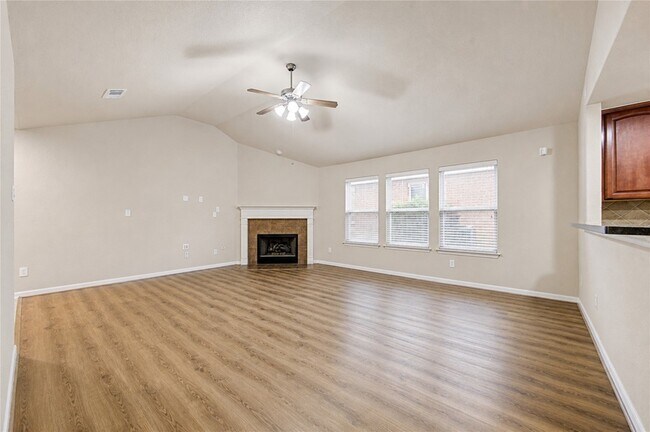 Building Photo - 16702 Grove Trail Ln