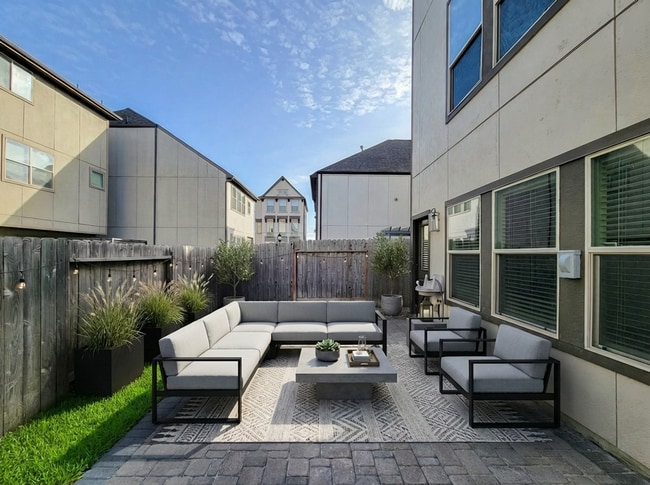 Building Photo - A stunning 4-story home perfectly situated in the heart of Spring Branch!