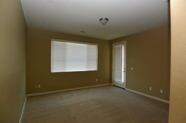 Building Photo - 6250 W Vine Ave