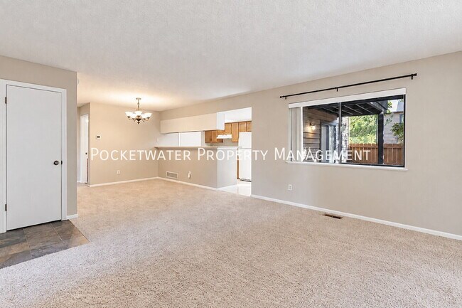 Building Photo - 6225 Willow Ln