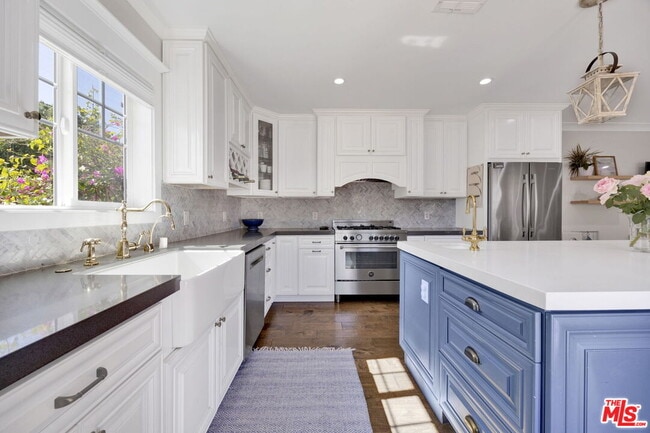 Building Photo - 4621 Allott Ave