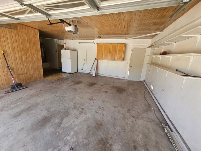 Building Photo - Single story home in Riverside Airport Nei...
