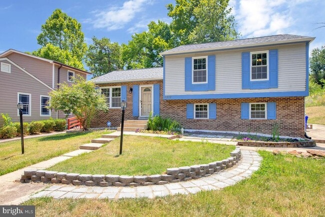 Building Photo - 6327 Joslyn Pl