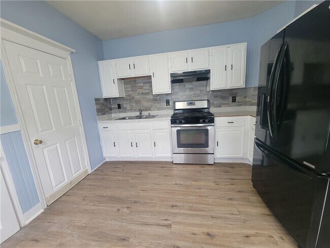 Building Photo - 19 Rounds Ave