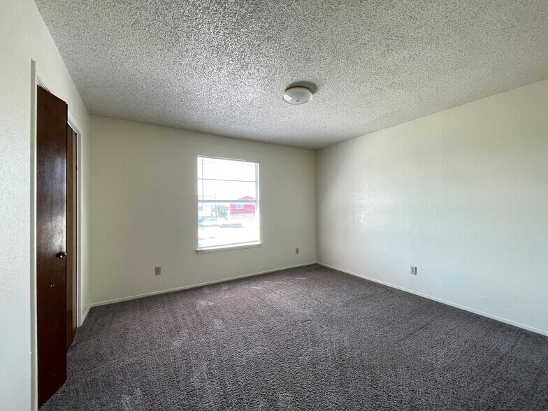 Building Photo - 1106 Eastside Dr