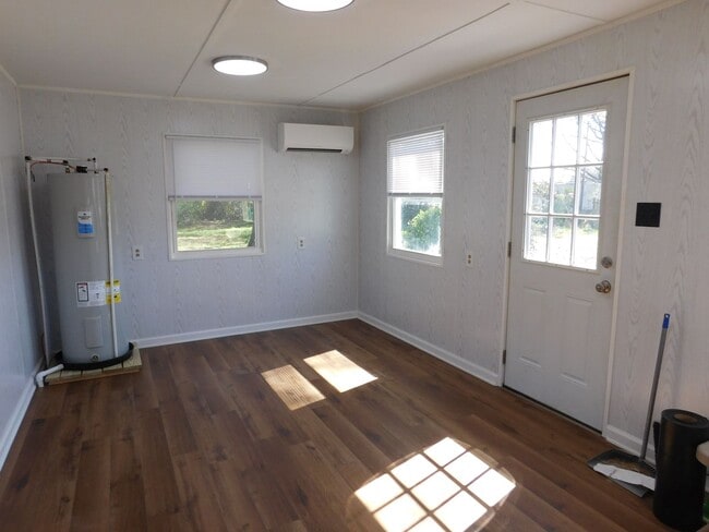 Building Photo - 421 Church Rd