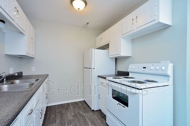 Primary Photo - 10215 W Central Ave