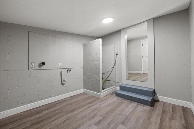 Building Photo - 1606 E Osborne Ave