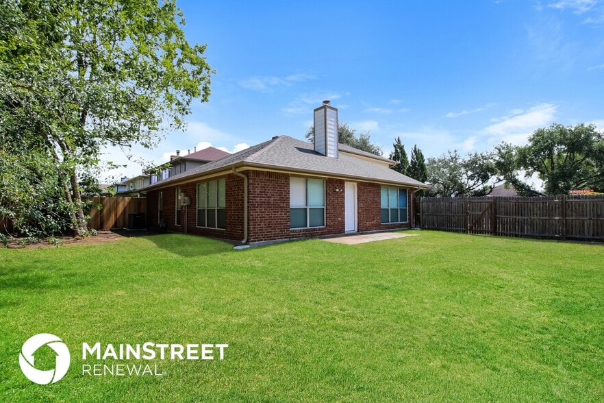 Building Photo - 12418 Meadow Briar Dr