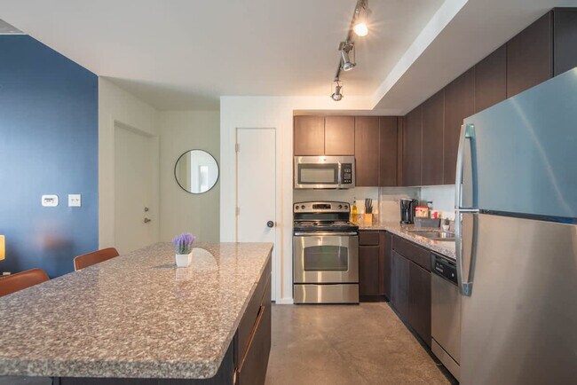 Building Photo - 333 E Roosevelt St