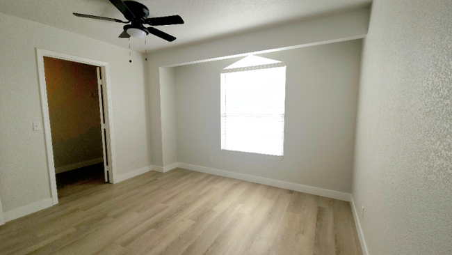 Building Photo - 7946 Lonette Ave