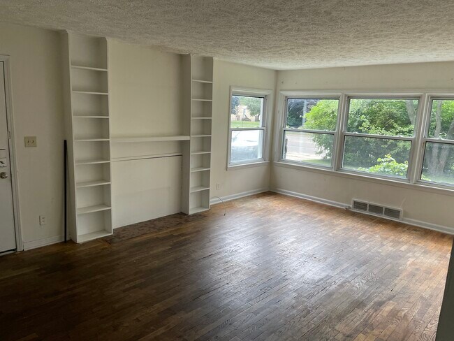 Building Photo - 196 N Hagadorn Rd