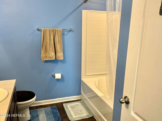 Building Photo - 2518 Beachview Dr