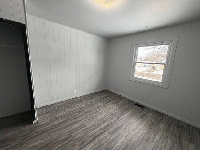 Building Photo - 1606 Glenview-