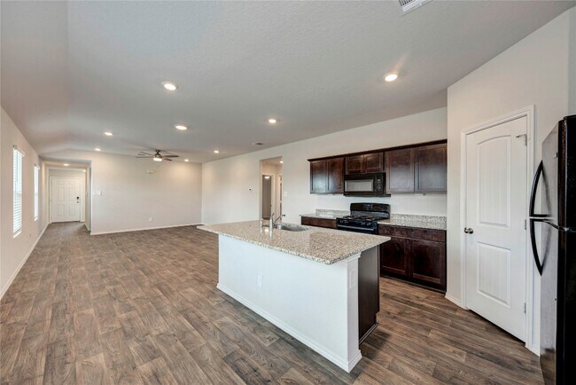 Building Photo - 105 Calgary Ln