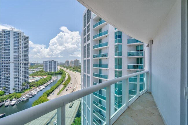 Building Photo - 19400 Turnberry Way