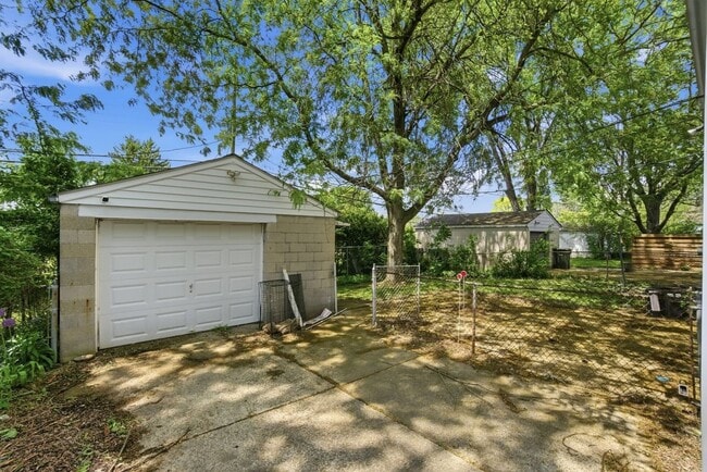 Building Photo - 3267 Walmar Dr