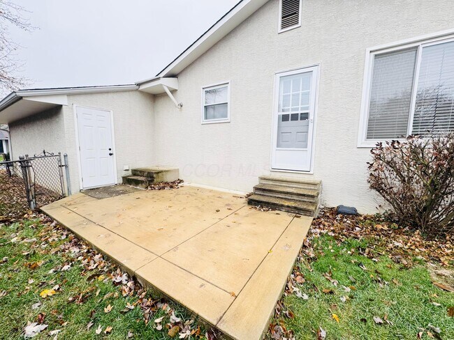 Building Photo - 1016 Lambeth Dr