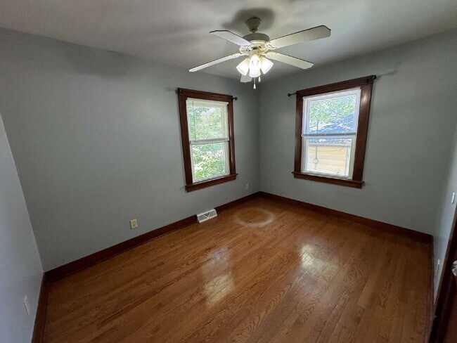 Building Photo - MODERN 3-BEDROOM HOME YOU DON’T WANT TO MISS!