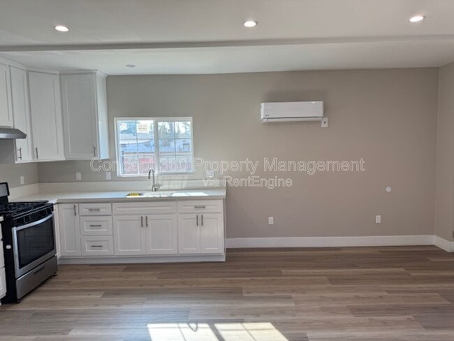 Building Photo - 318 E Heath Ln