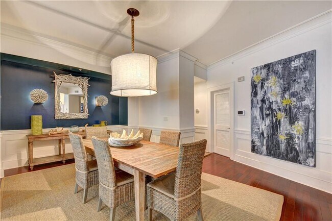 Building Photo - 10 Marina Dr