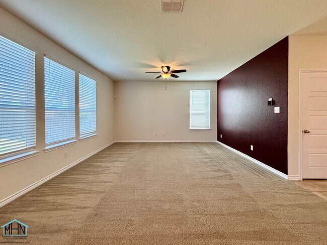 Building Photo - Gorgeous 4 bedroom, 3.5 bath home, minutes...