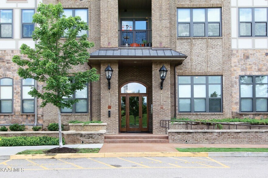 Building Photo - 445 W Blount Ave