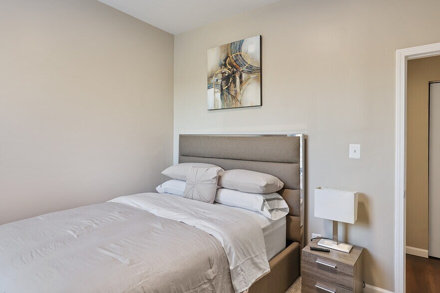 Building Photo - 5641 Cates Ave