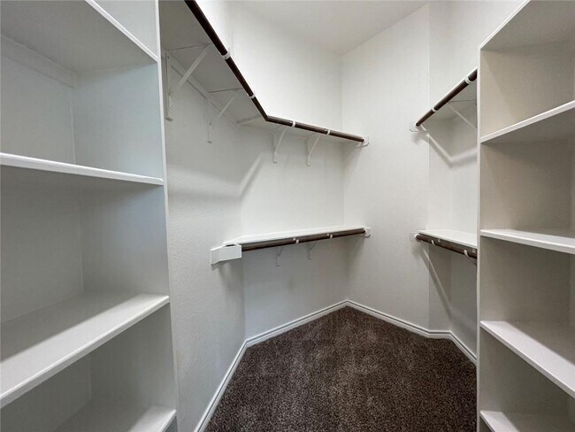 Building Photo - 806 Hollyhock Dr