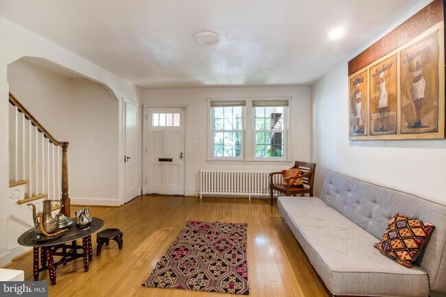 Building Photo - 2224 Observatory Pl NW