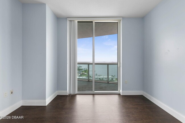 Building Photo - 241 Riverside Dr