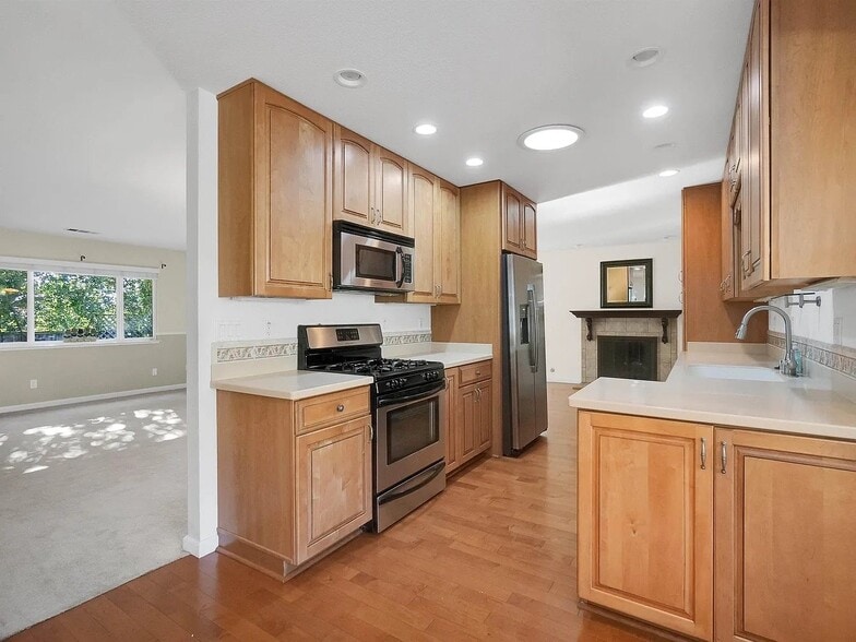 Building Photo - 1085 Chippewa Oak Dr NE