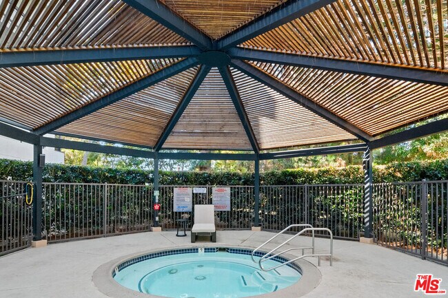 Building Photo - 2102 Century Park Ln