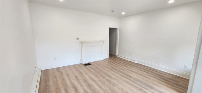 Building Photo - 105 Davis St