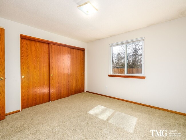 Building Photo - Don’t miss out on this spacious 2-bedroom duplex with premier outdoor space!