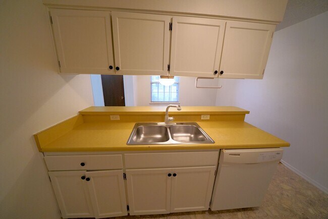 Building Photo - 221 Judith Ann Dr