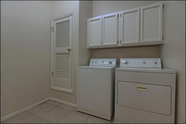 Building Photo - 7580 Le Conte Dr