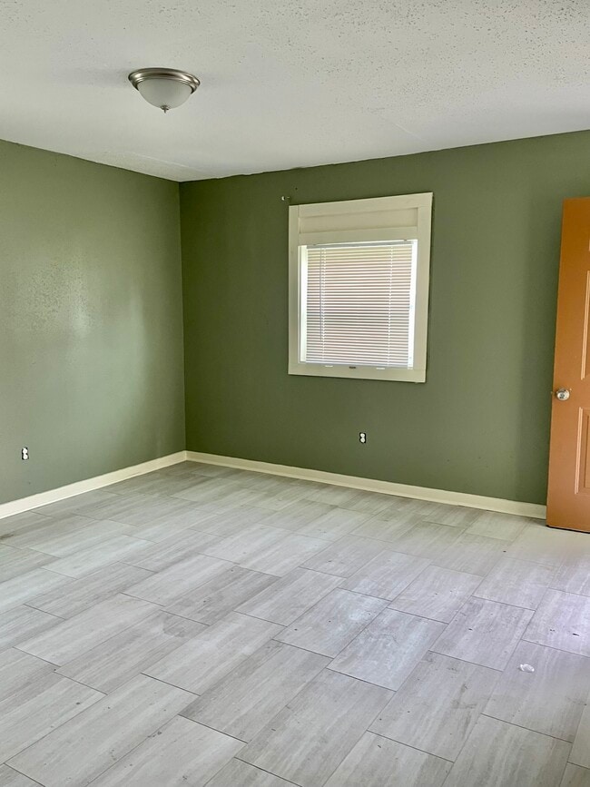 Building Photo - 3552 Lanette Rd
