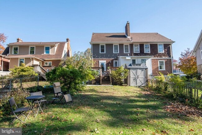 Building Photo - 404 S Jackson St