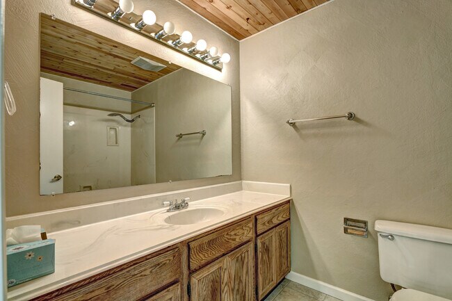 Building Photo - Charming Cul-De-Sac Home Near Downtown Castle Rock. Fantastic Fenced Backyard!