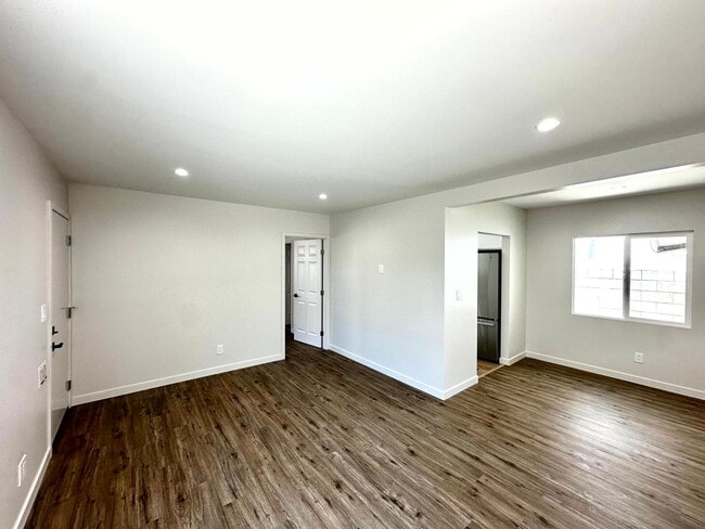 Primary Photo - 2302 N Frederic St
