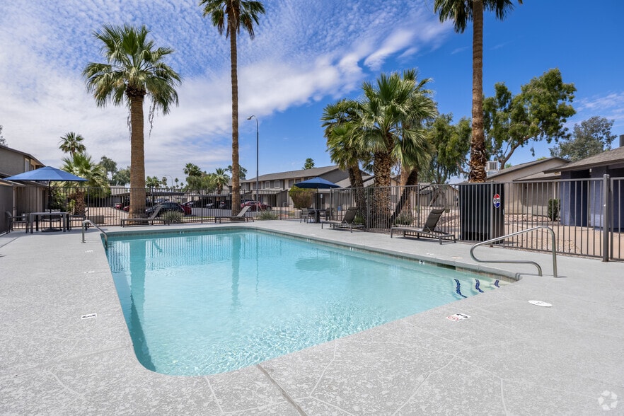 Multiple Pools - Falcon Glen