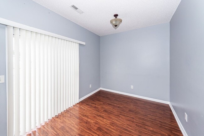 Building Photo - 3 Bedroom, 2.5 Bathroom Townhome in Lakes of Summerville - Summerville