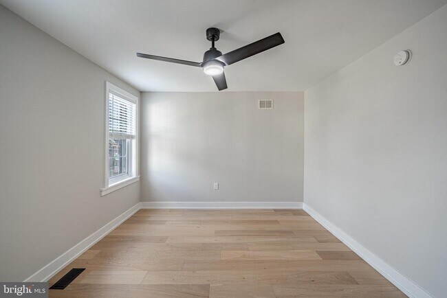 Building Photo - 303 W Washington St