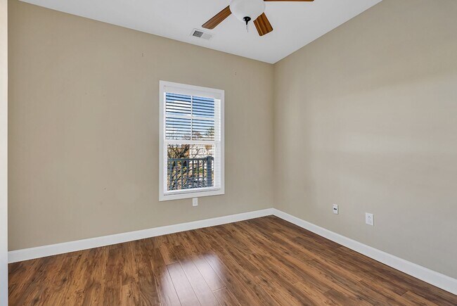 Building Photo - Spacious 2 Bed / 2 Bath Condo in Carolina ...