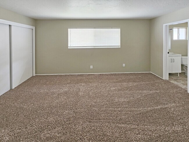 Building Photo - 6552 Valley Ave