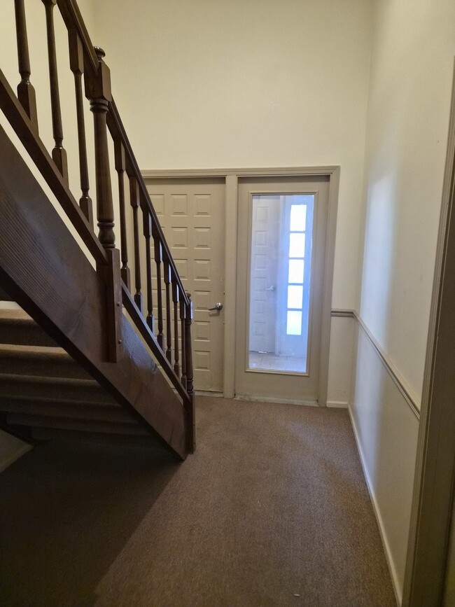 Building Photo - 271 Southwick Ct