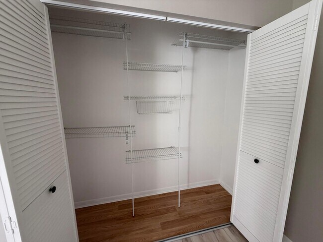 Building Photo - 717 W Ocean Ave