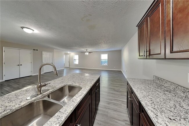 Building Photo - 2078 Arrowhead Trail