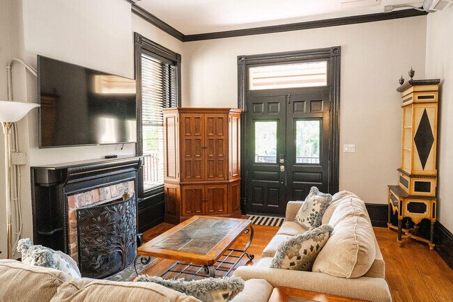 Building Photo - 275 S Limestone